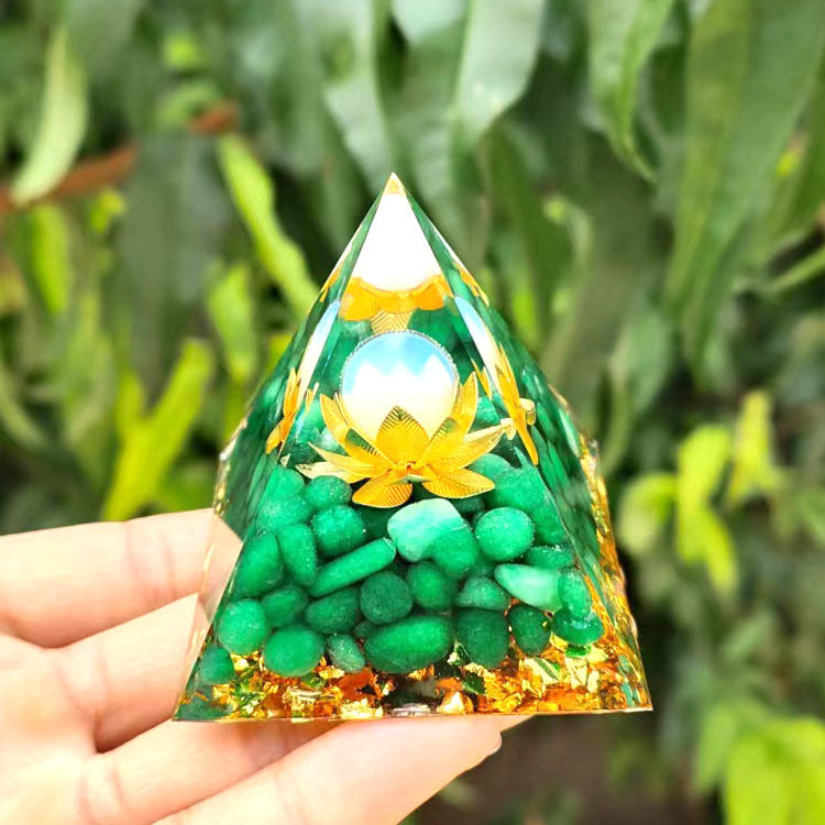 天然水晶碎石氣色脈輪能量塔冥想金字塔辦公室擺件